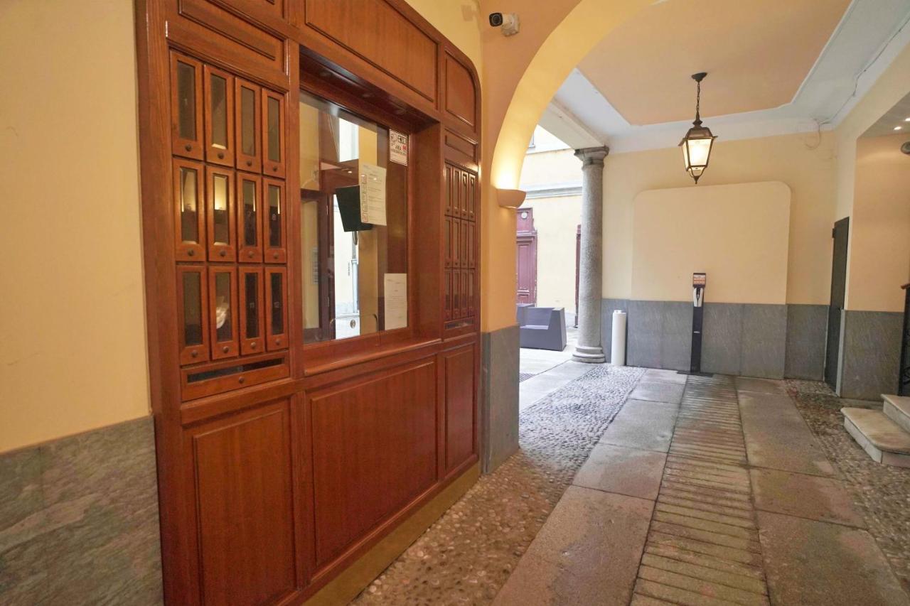 Chic 1Bdr With Shared Terrace Steps From Duomo By Rentopolis Milano Esterno foto