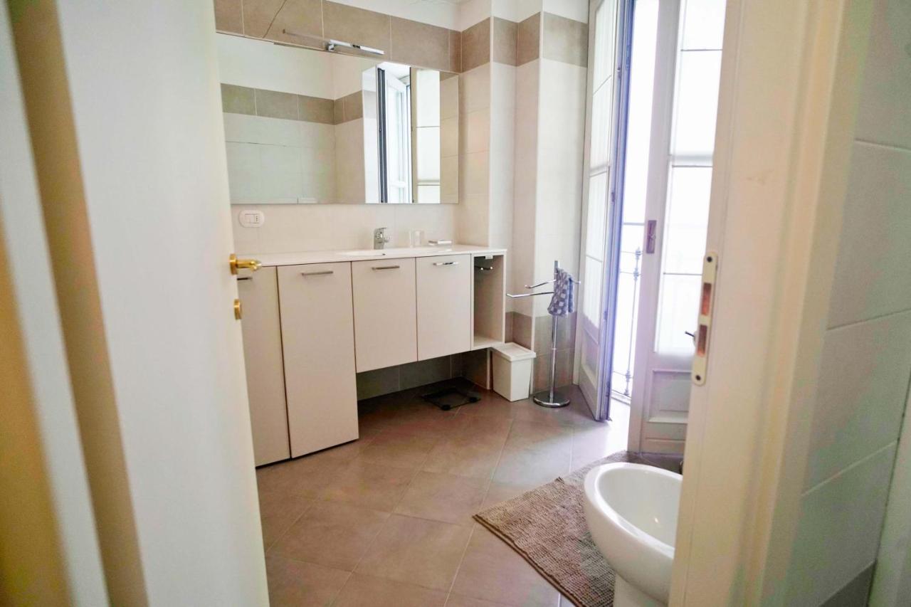 Chic 1Bdr With Shared Terrace Steps From Duomo By Rentopolis Milano Esterno foto